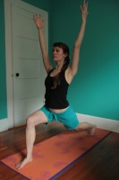 Kelly Connor Sunrose Yoga// Online Yoga Classes// high lunge