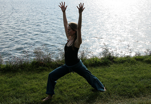 Kelly Connor Sunrose Yoga// virabhadrasana i