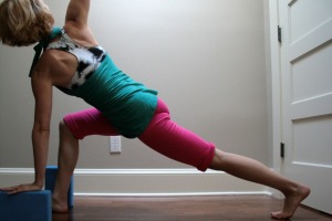 Kelly Connor Sunrose Yoga// twisting lunge with blocks